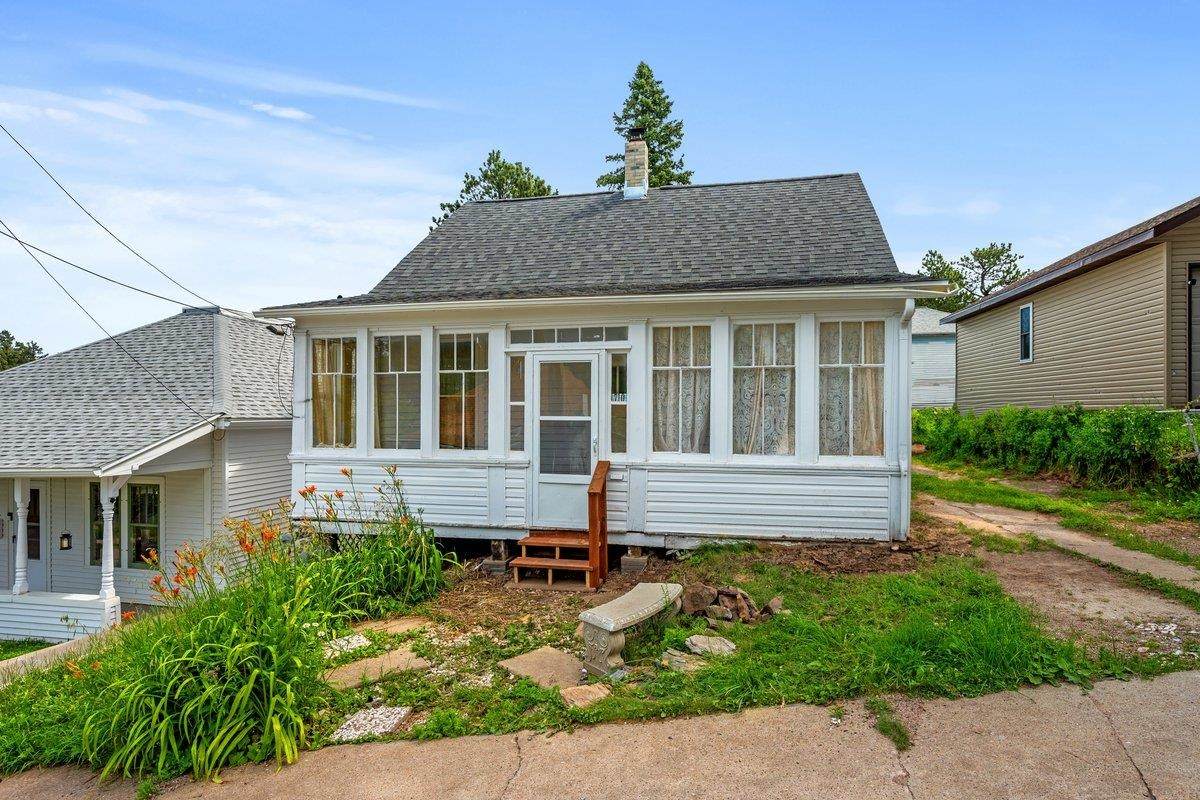 710 Sawyer Street - Photo 1