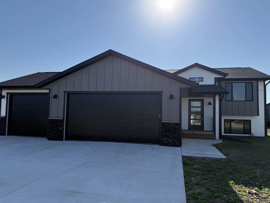 648 Valor Court - Photo 1