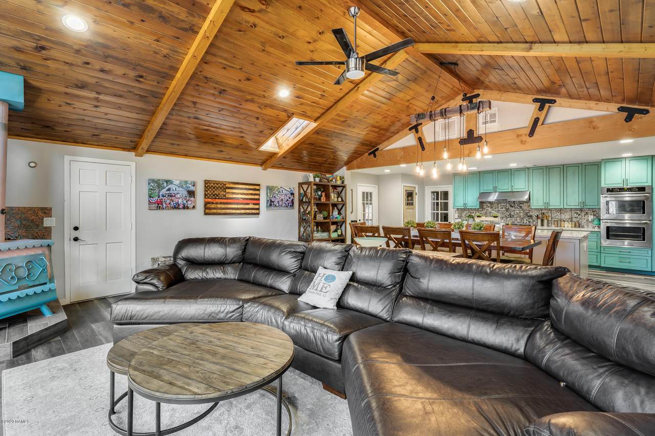 825 Pinewood Boulevard - Photo 1