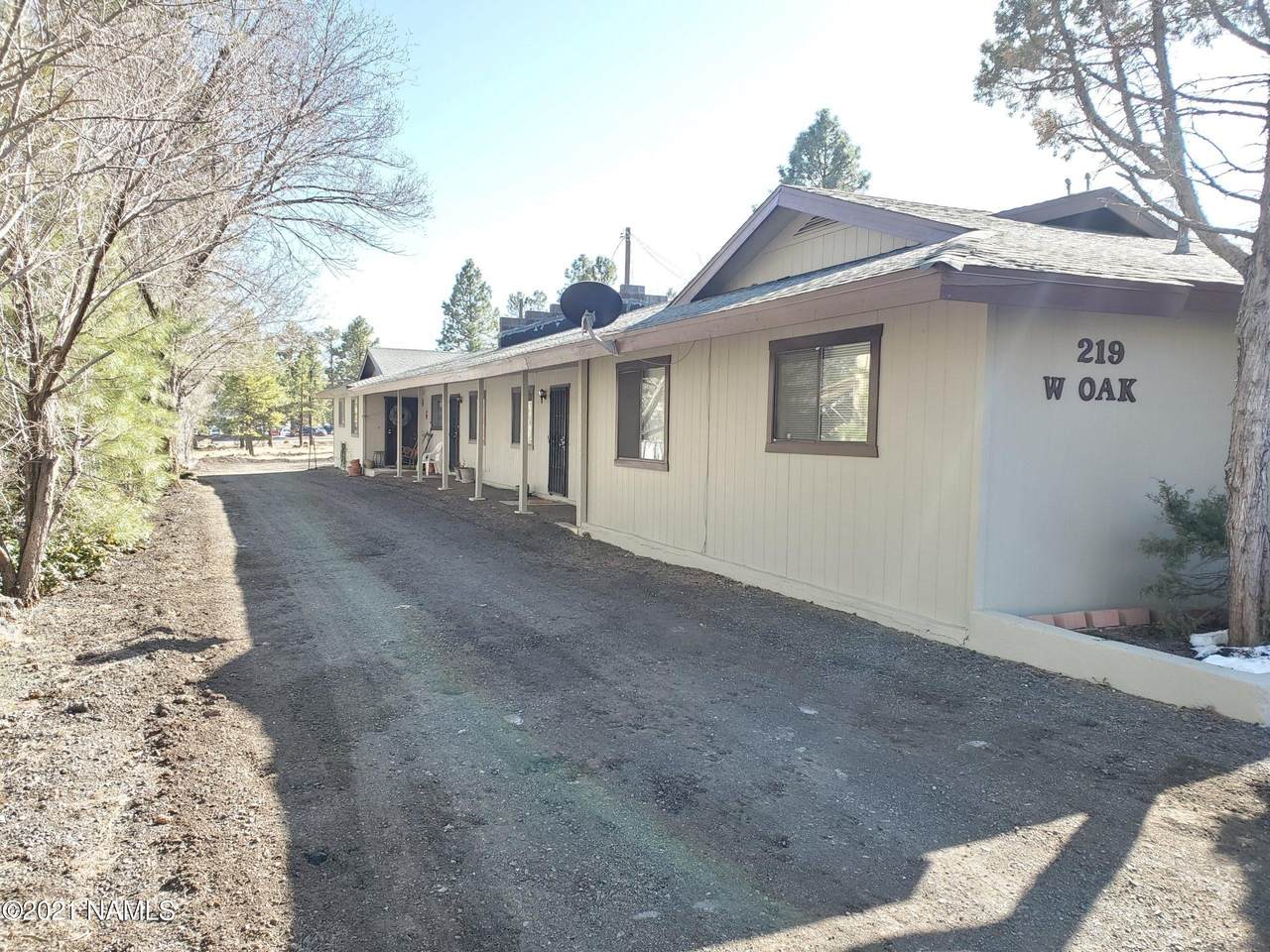 219 Oak Avenue - Photo 1