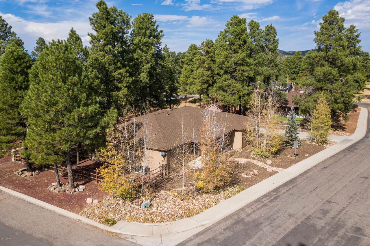 2872 St Andrews - Photo 1