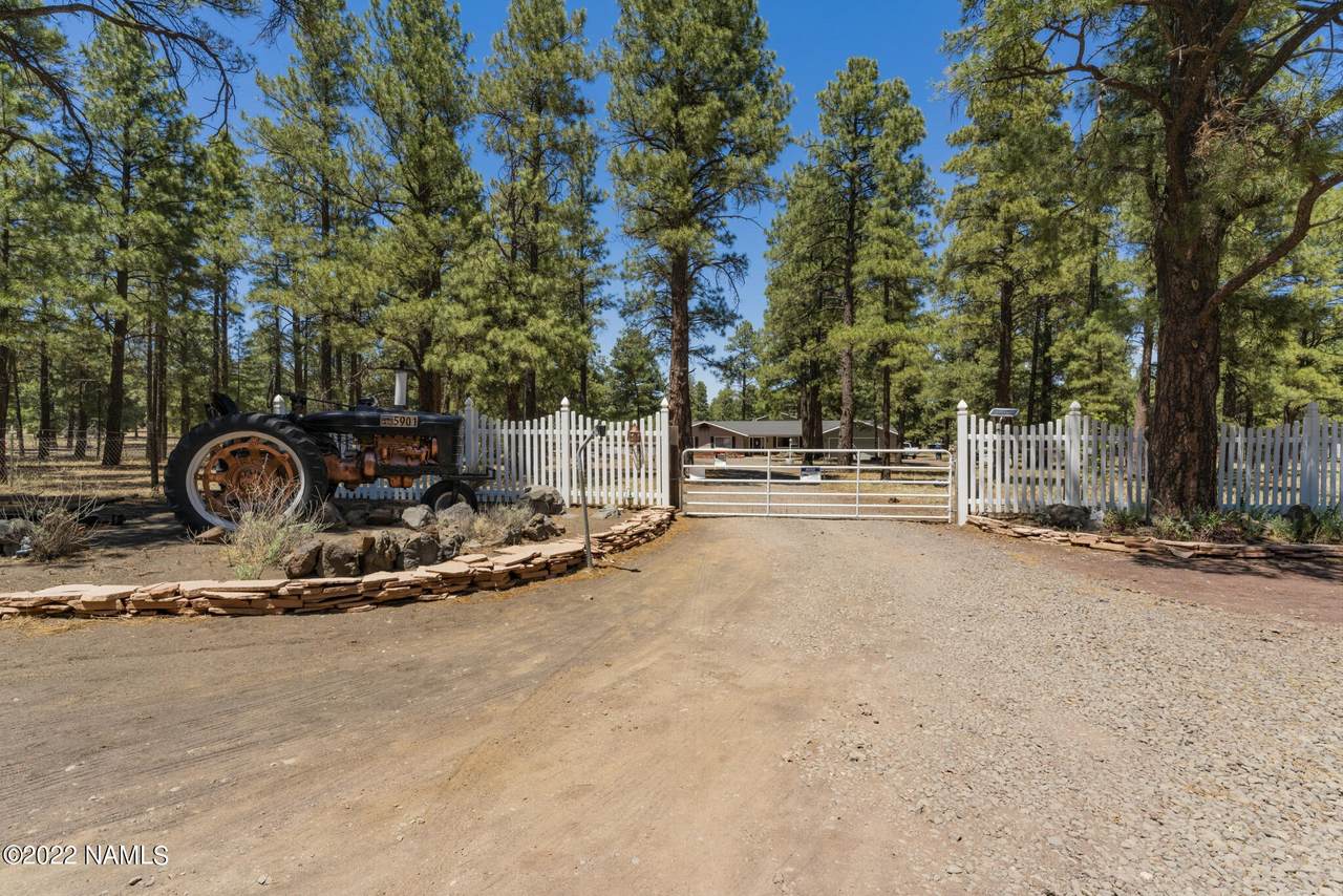 5901 Lindsey Road - Photo 1