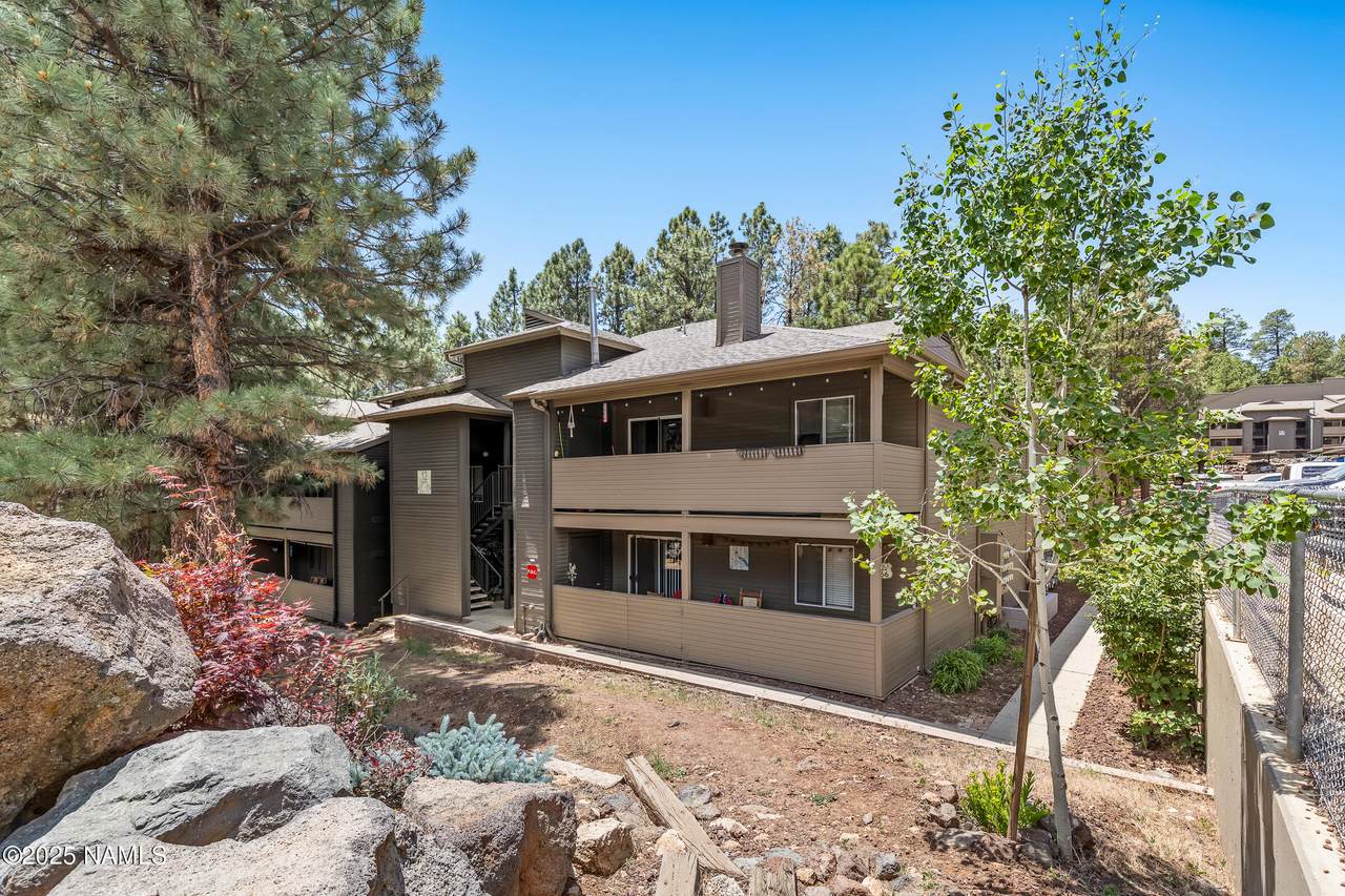 1385 University Avenue - Photo 1