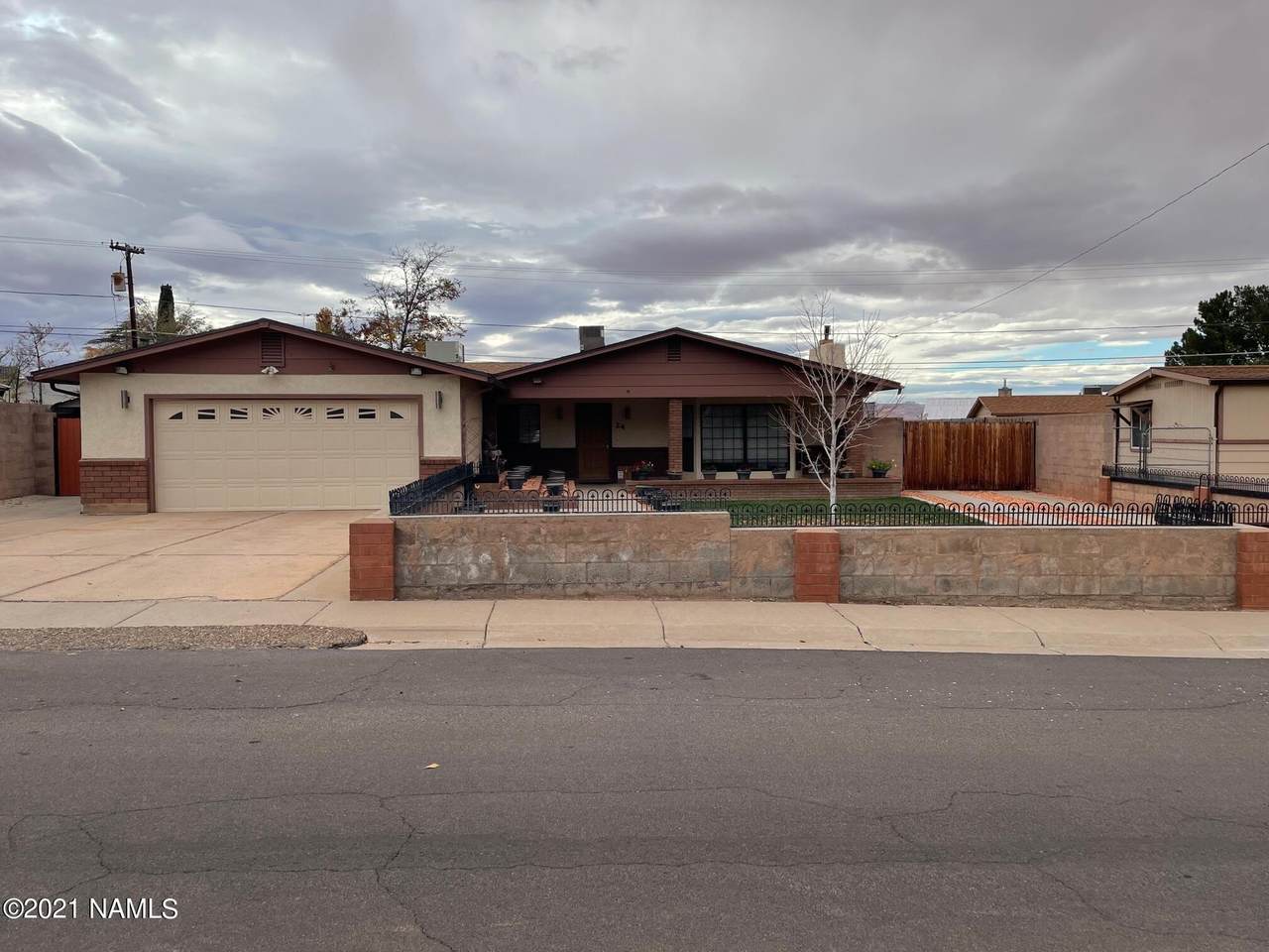 24 1st Avenue - Photo 1