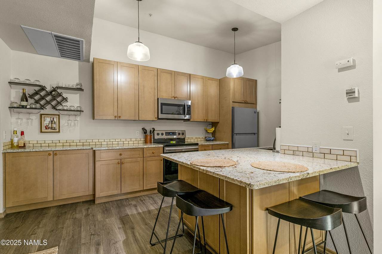 1185 University Avenue - Photo 1