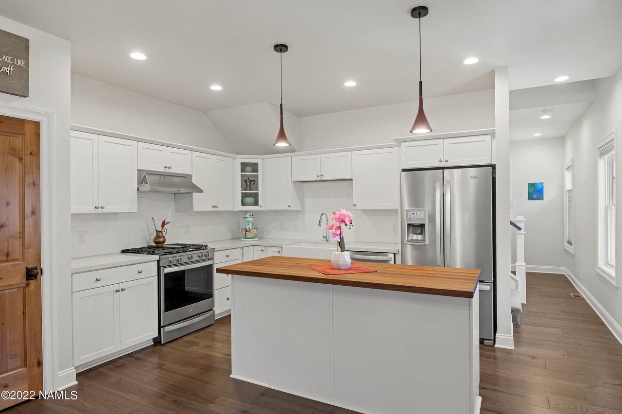 617 San Francisco Street - Photo 1