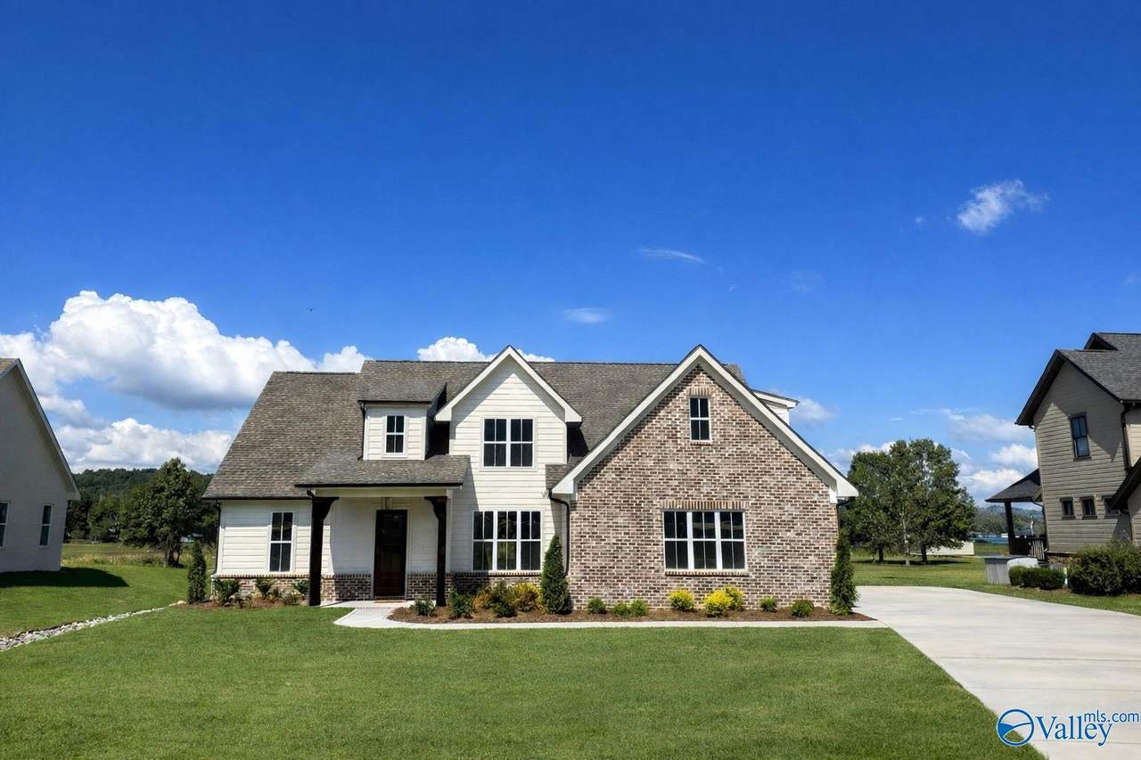 306 Lake Creek Drive - Photo 1