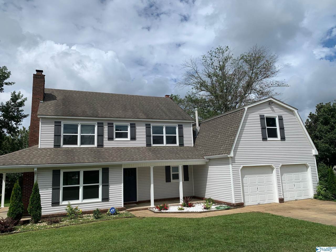 131 Mooncrest Drive - Photo 1