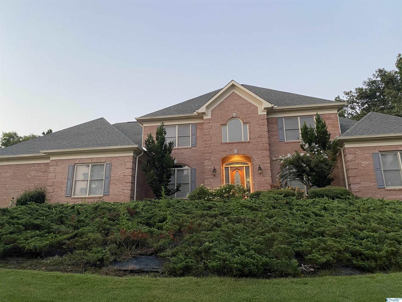 309 Englewood Place - Photo 1