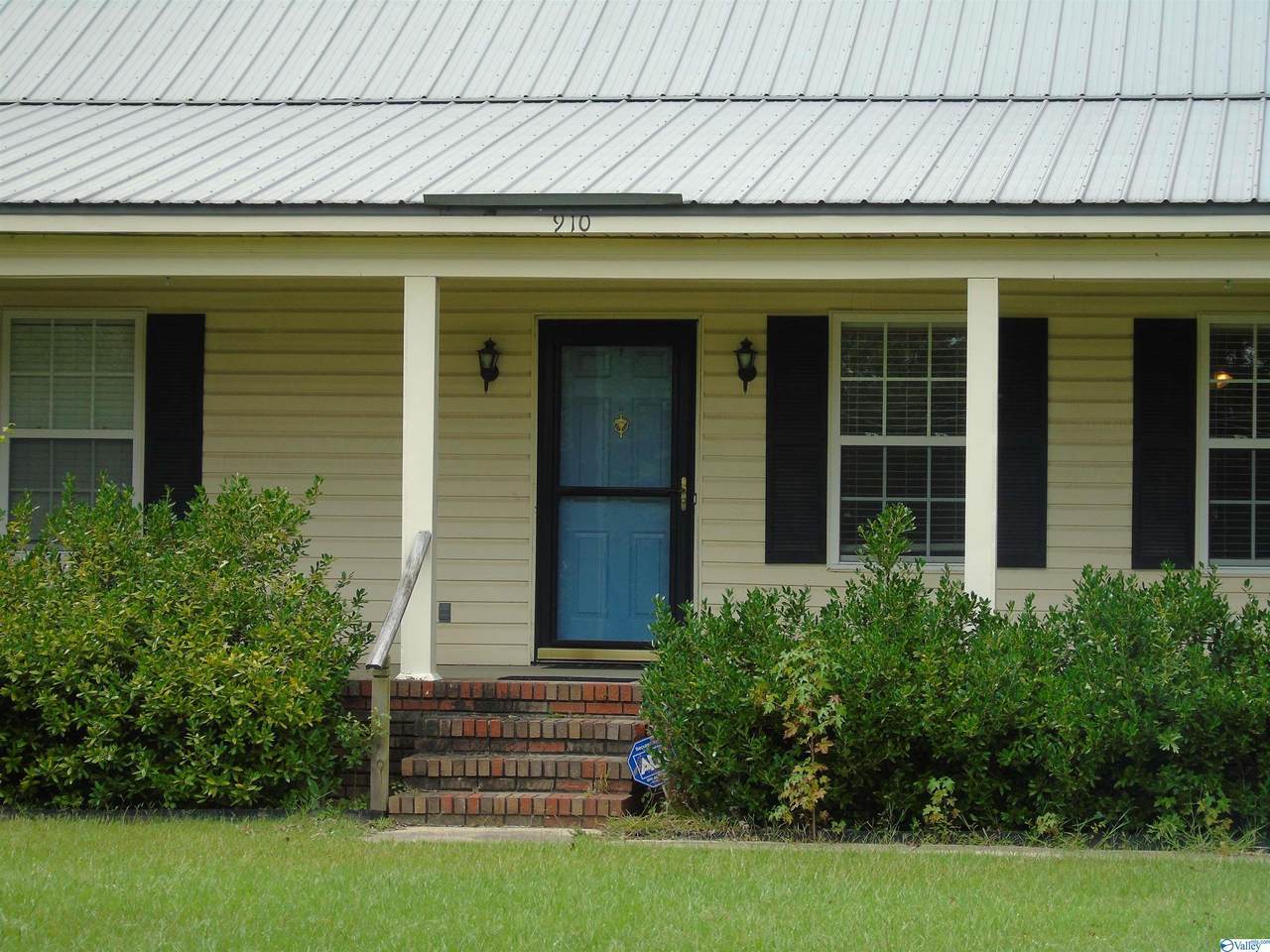 910 Kirby Bridge Road - Photo 1