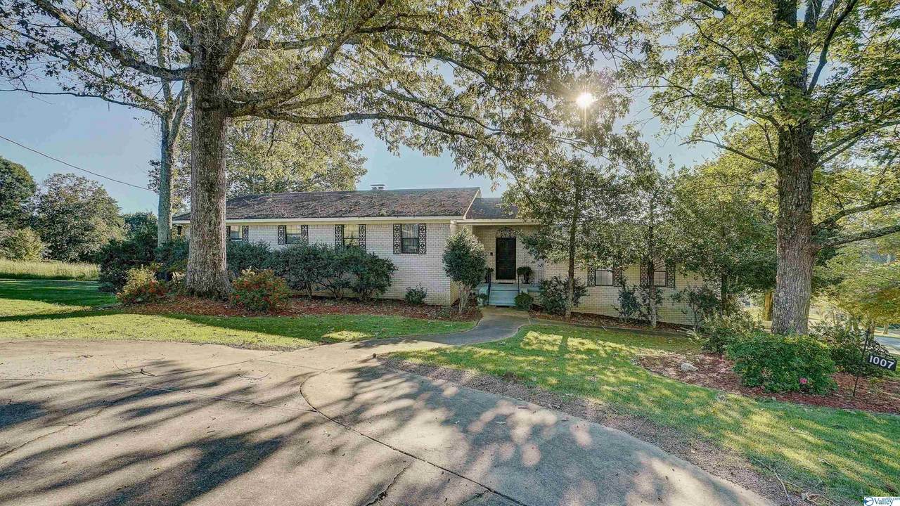 1007 Scenic Drive - Photo 1