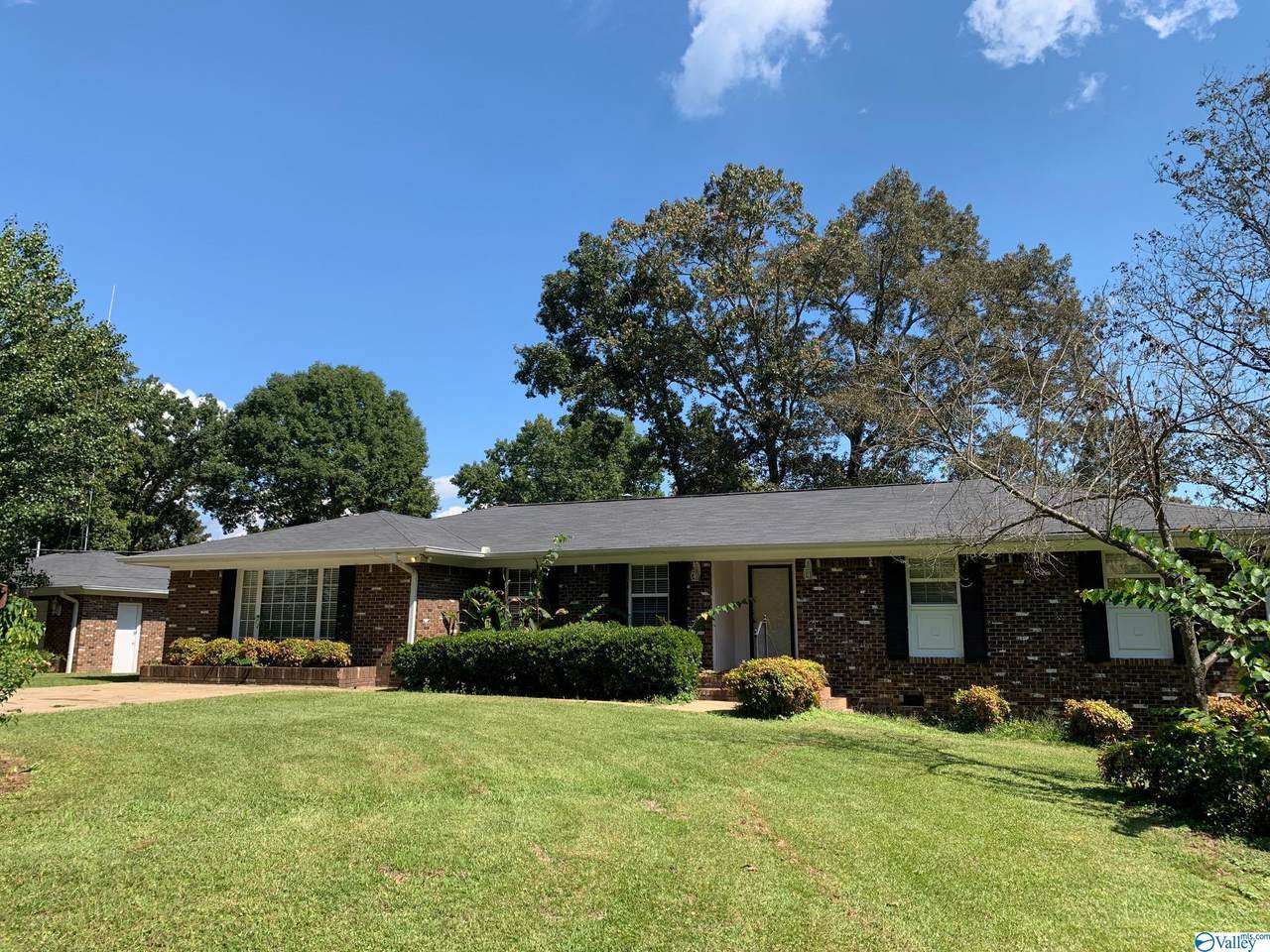 102 Lakewood Circle - Photo 1