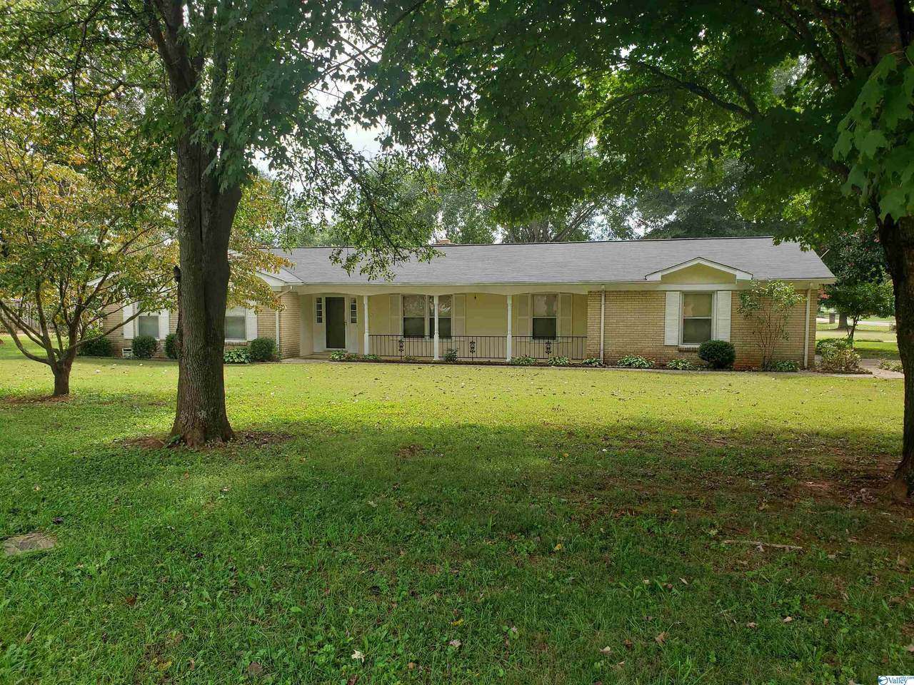 110 Flowerwood Drive - Photo 1