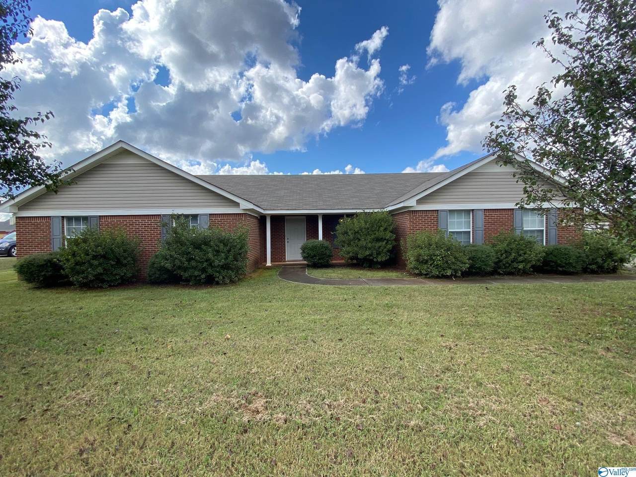 114 Beaconsfield Drive - Photo 1