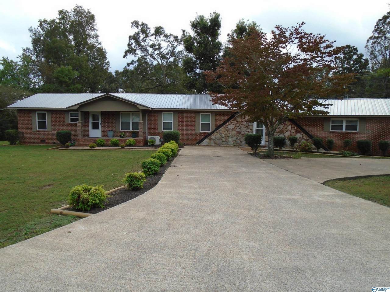 141 Oak Drive - Photo 1