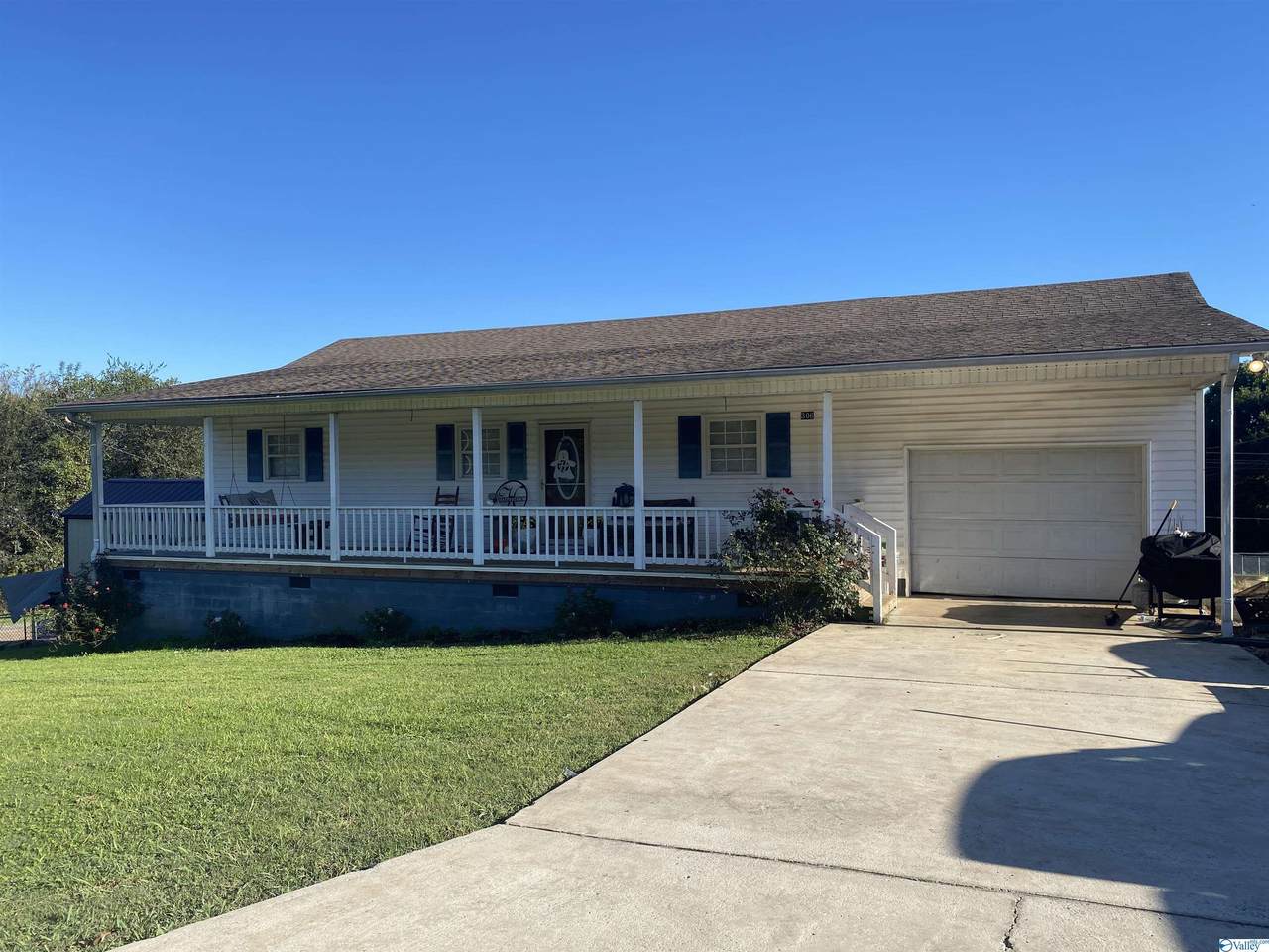 306 Moore Avenue - Photo 1