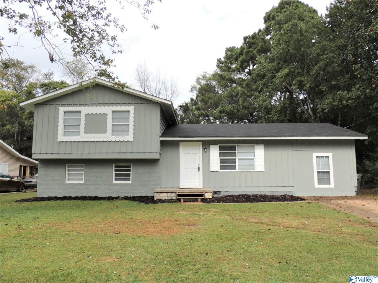 412 Edgemont Circle - Photo 1