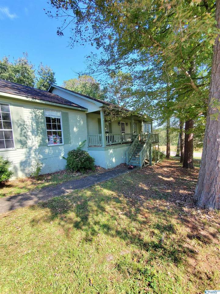 102 Crestview Drive - Photo 1