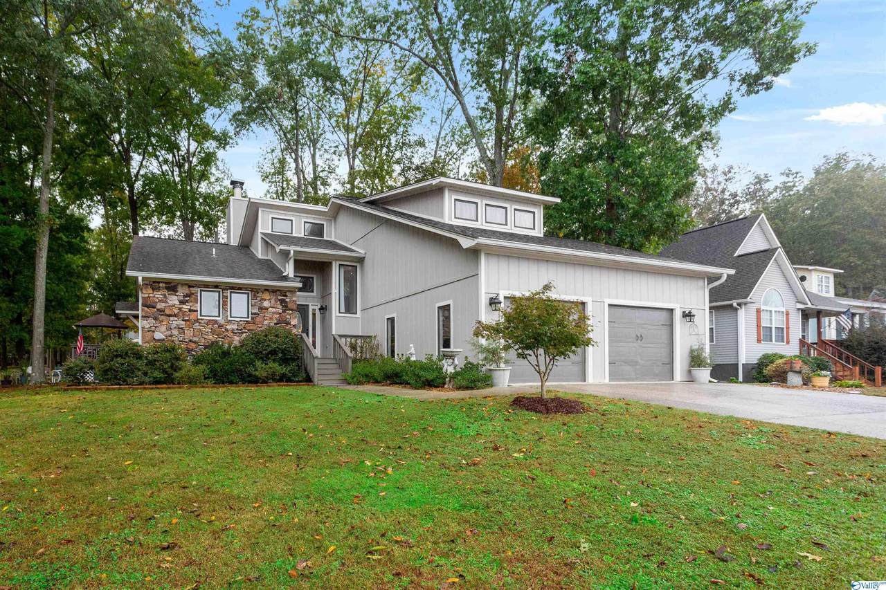 251 Riverbend Circle - Photo 1