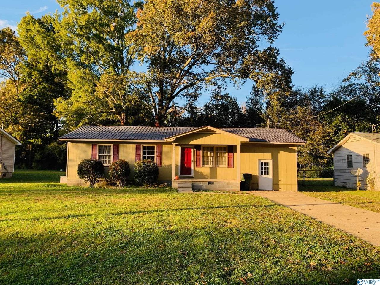 527 Dean Street - Photo 1