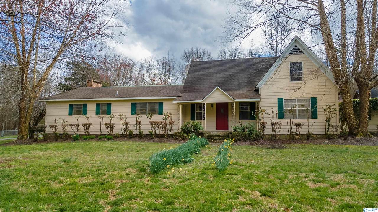 1504 Skyline Avenue - Photo 1
