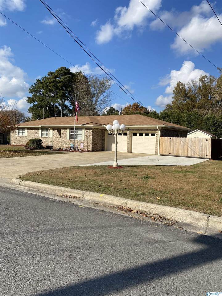 402 Peach Avenue - Photo 1
