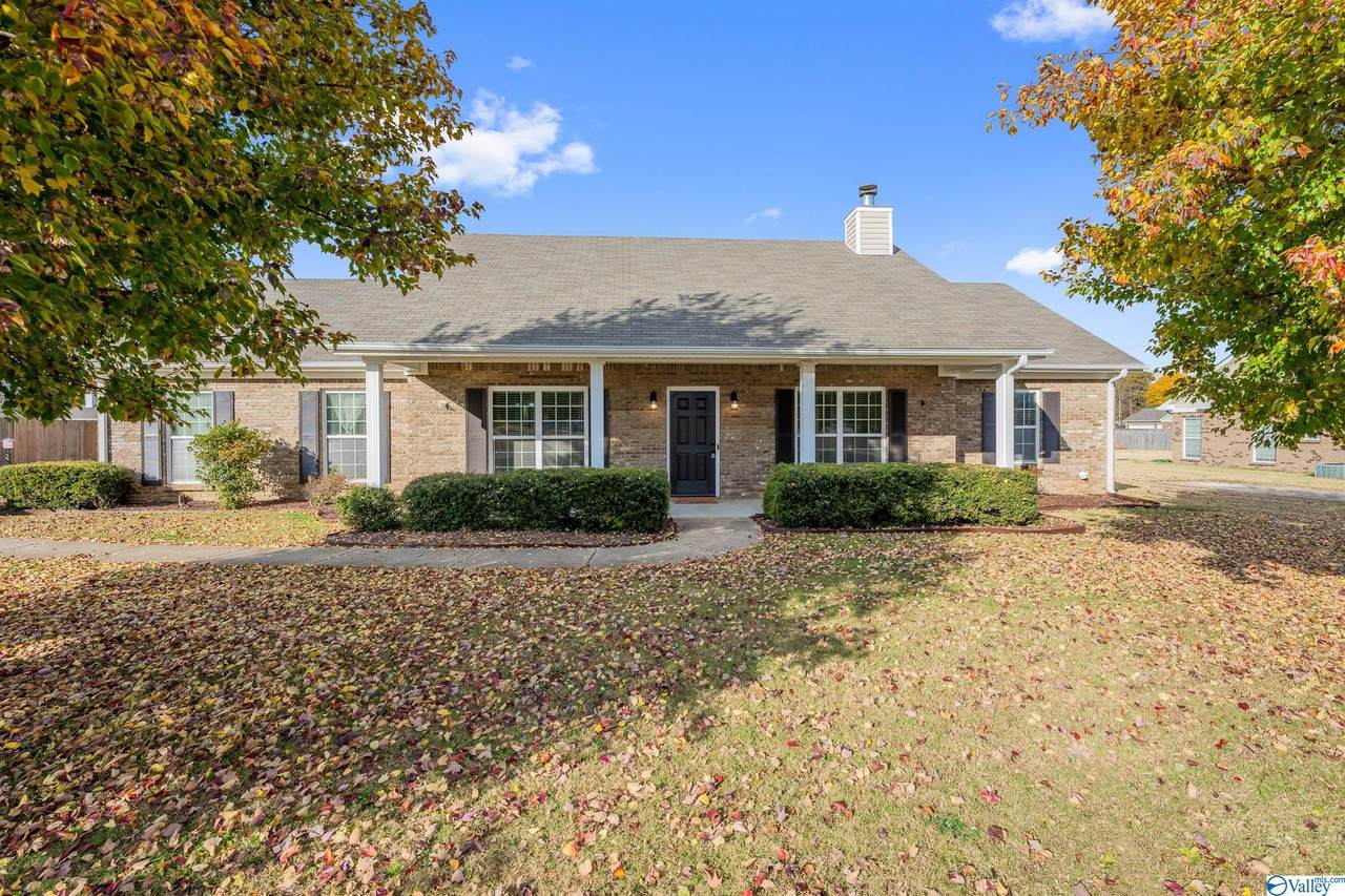 107 Creekwood Drive - Photo 1