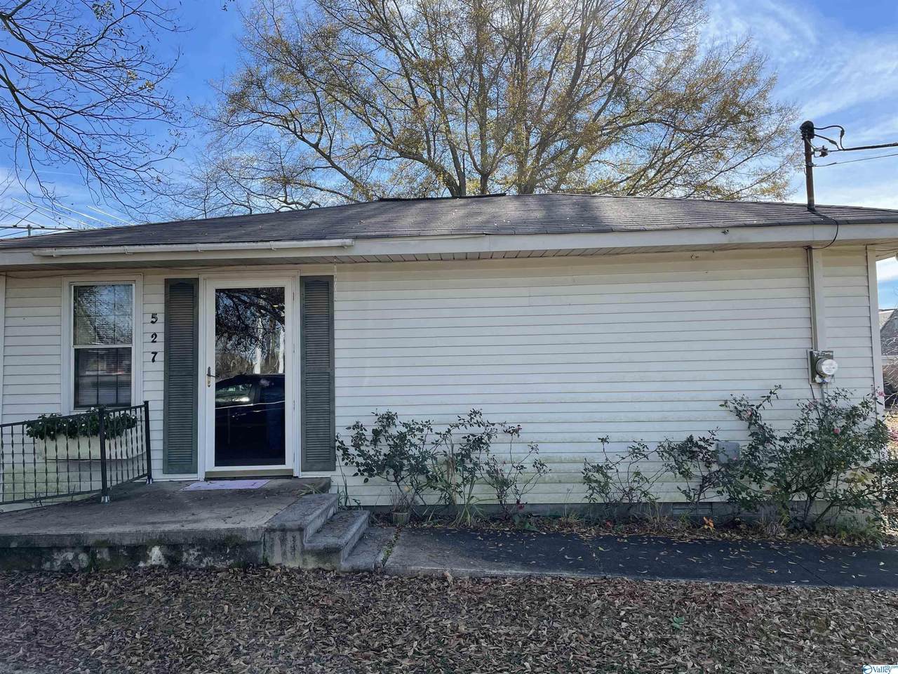 527 5th Avenue Nw - Photo 1