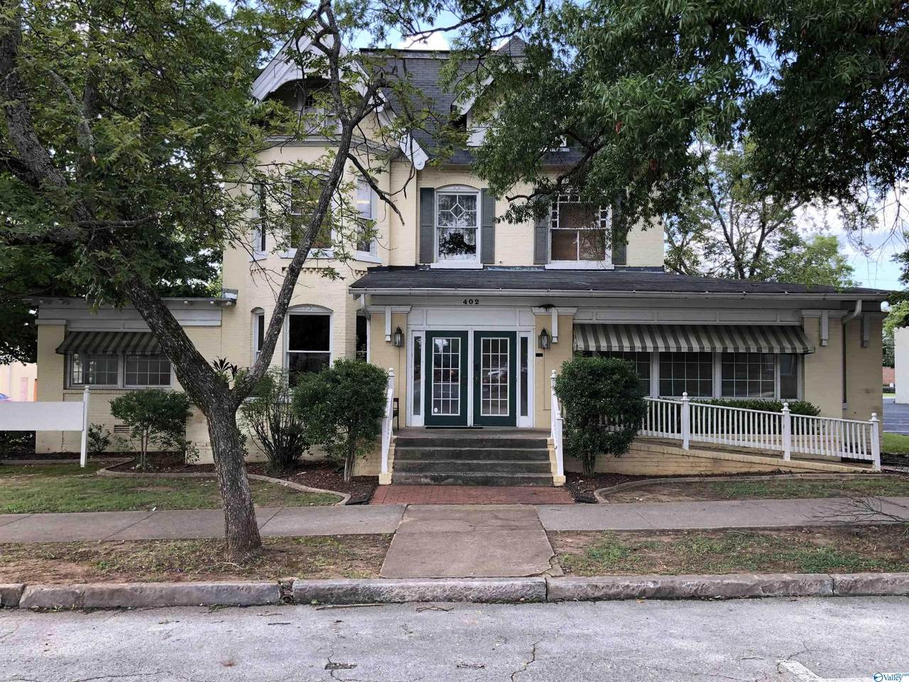 402 Johnston Street - Photo 1