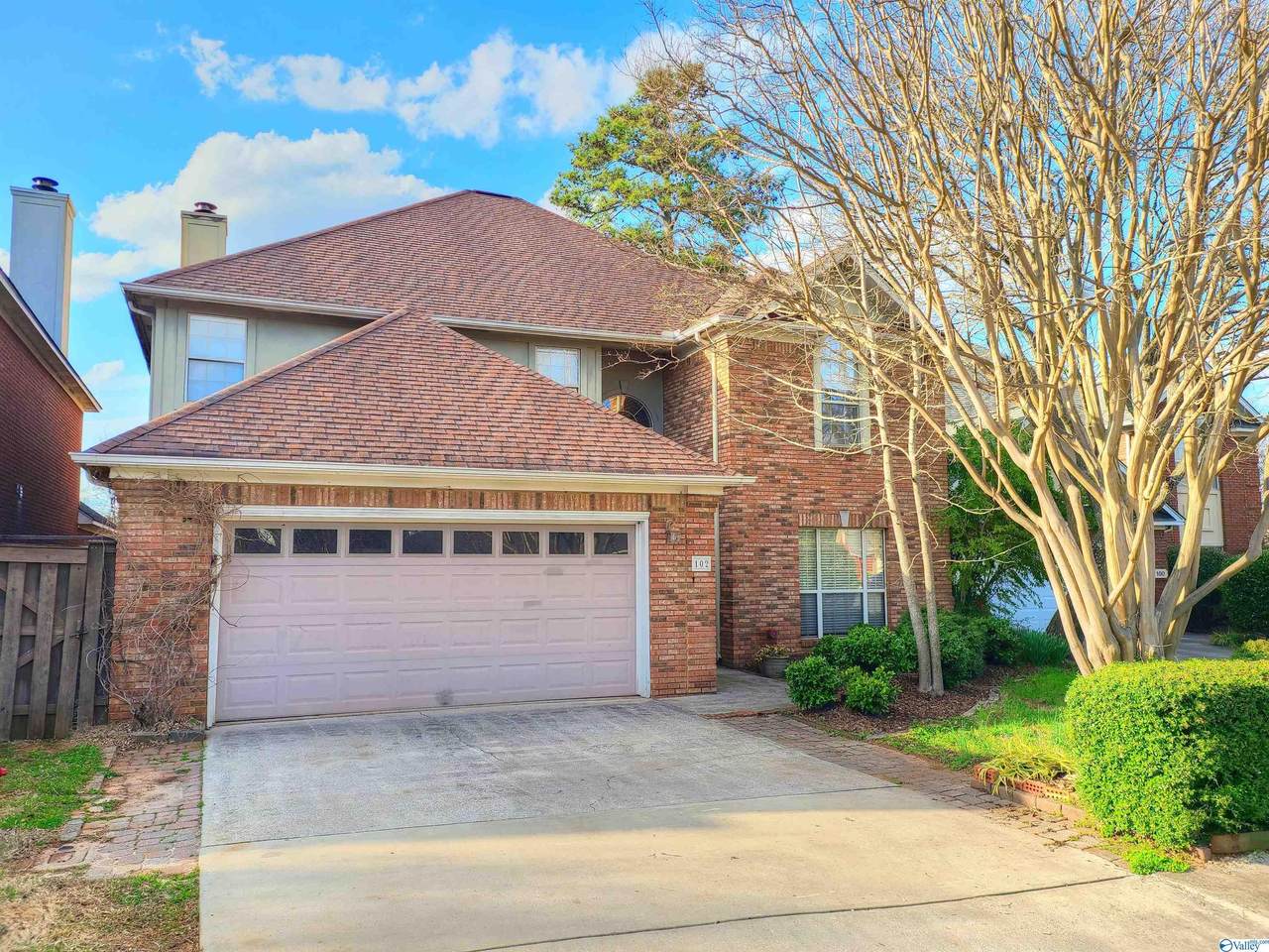 102 Canterbury Circle - Photo 1