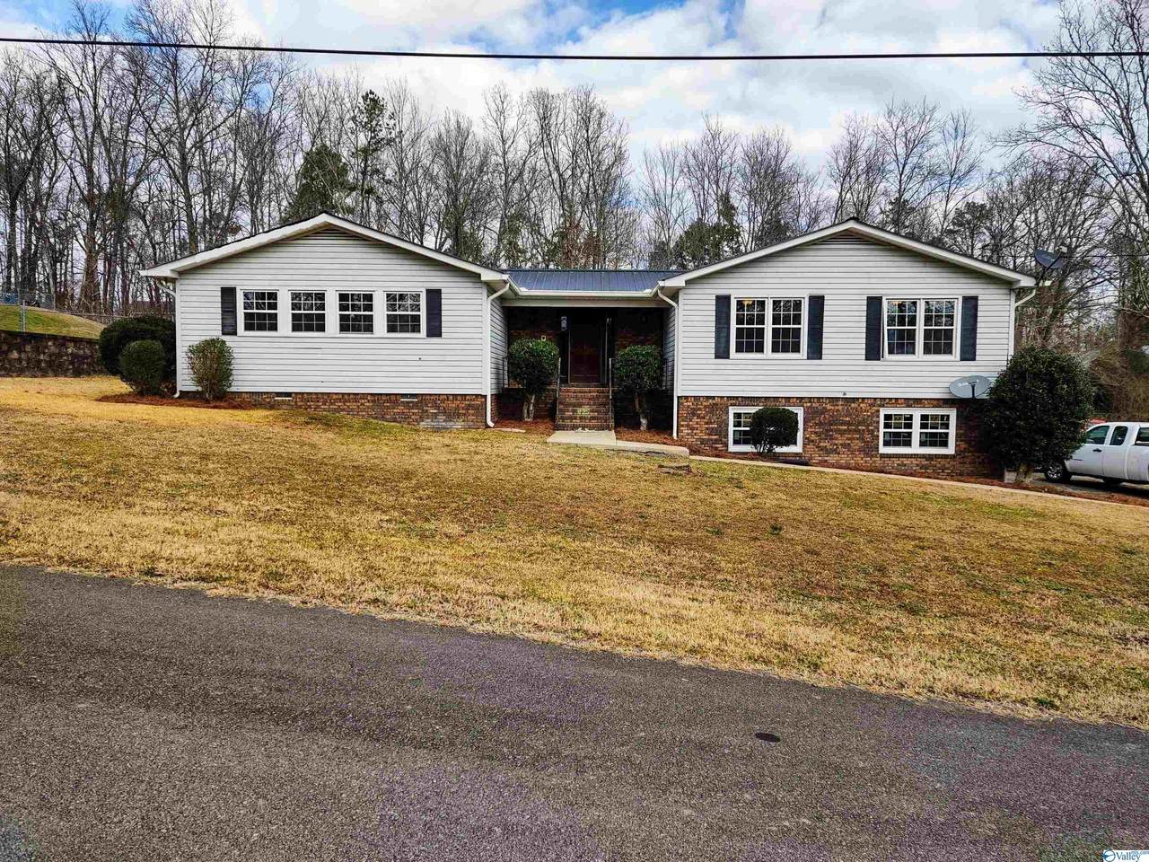 433 Silver Circle - Photo 1