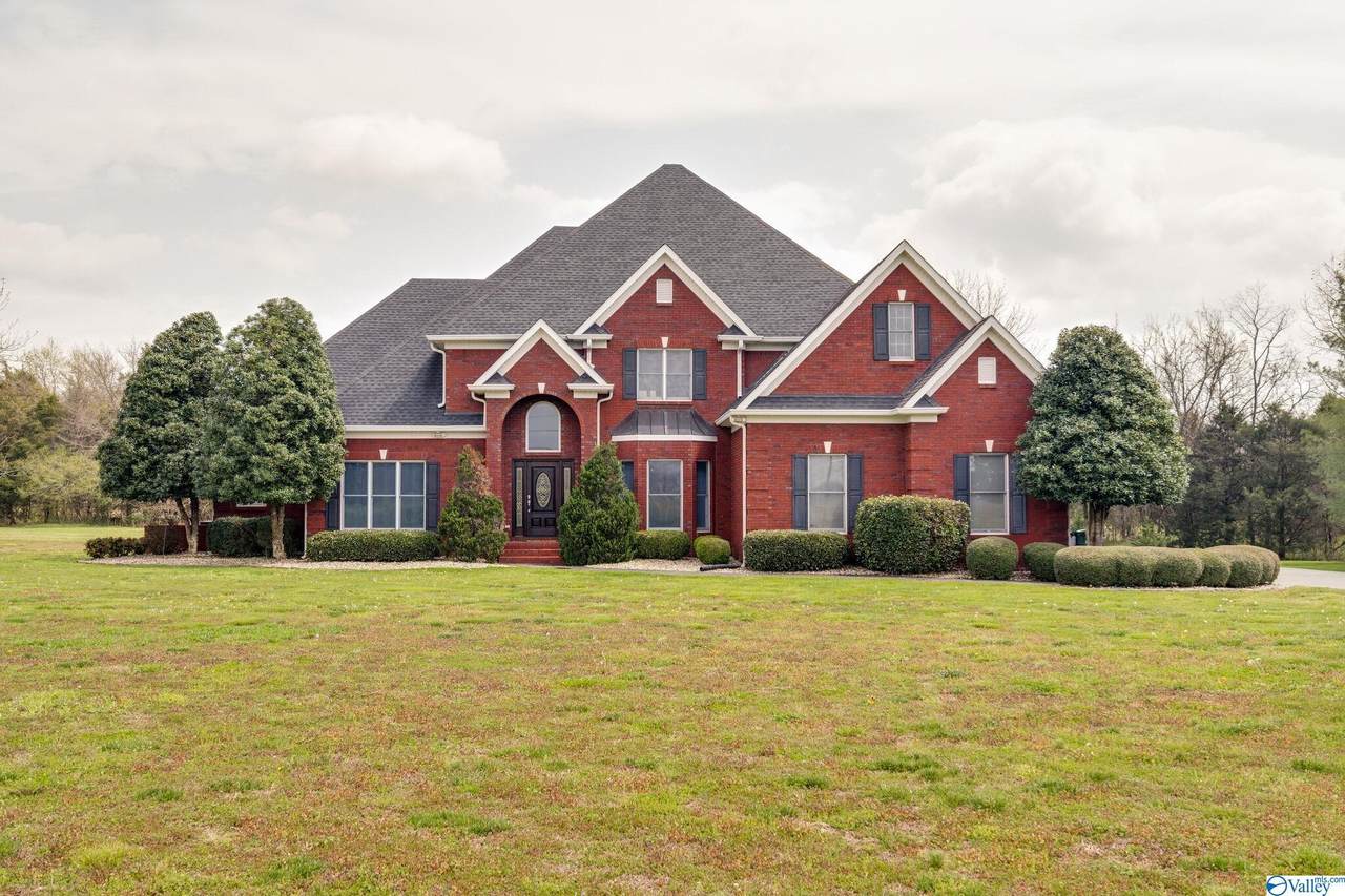 275 Crescentview Drive - Photo 1