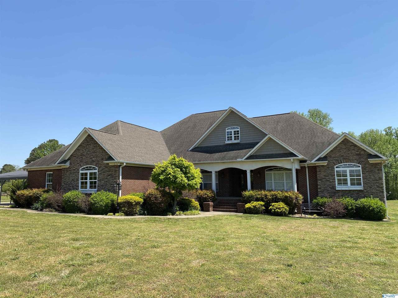 498 Pine Street - Photo 1