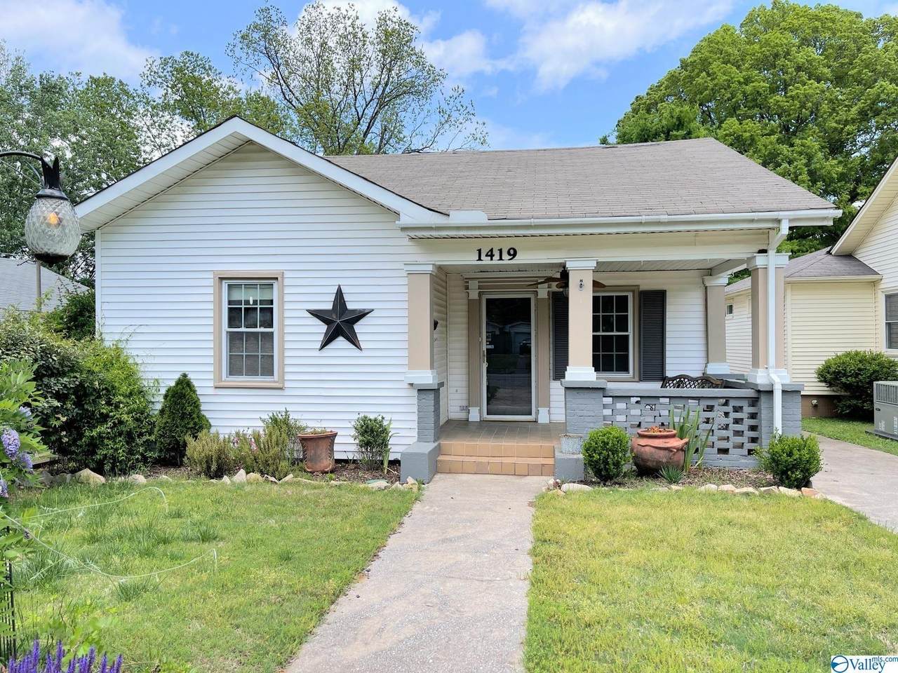 1419 Ward Avenue - Photo 1
