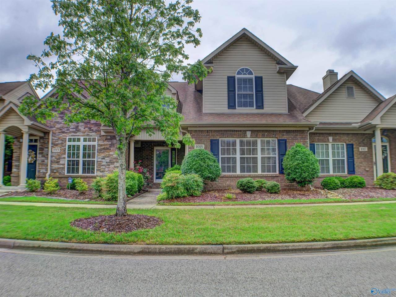 1015 Scarlet Woods - Photo 1