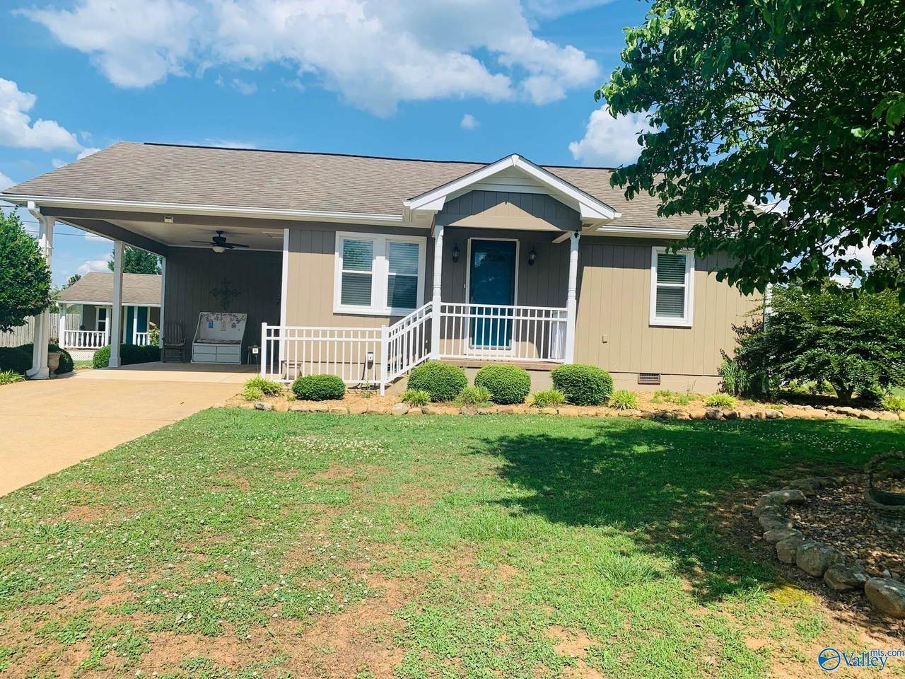 413 Oak Park Drive - Photo 1