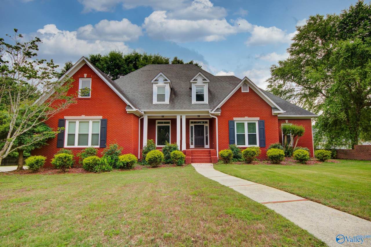 981 Huntington Circle - Photo 1