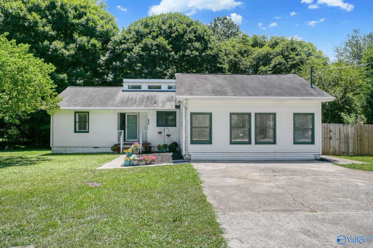 406 Brentwood Drive - Photo 1