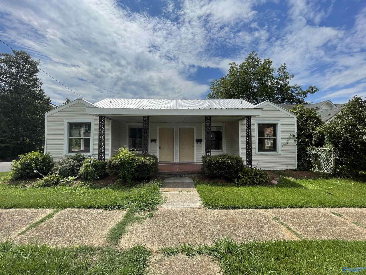 615 5th Street - Photo 1