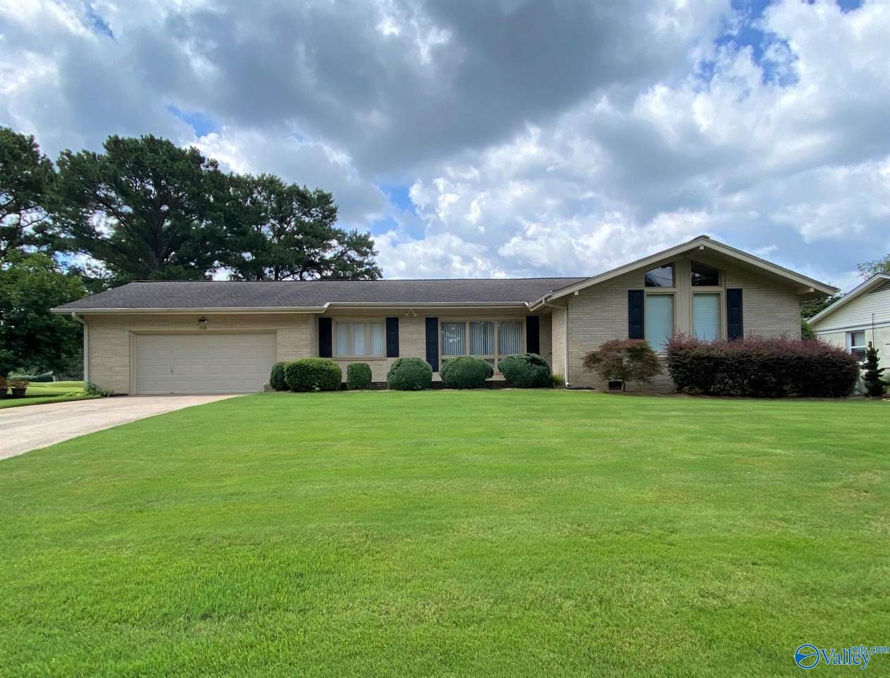 1208 Golden Road - Photo 1