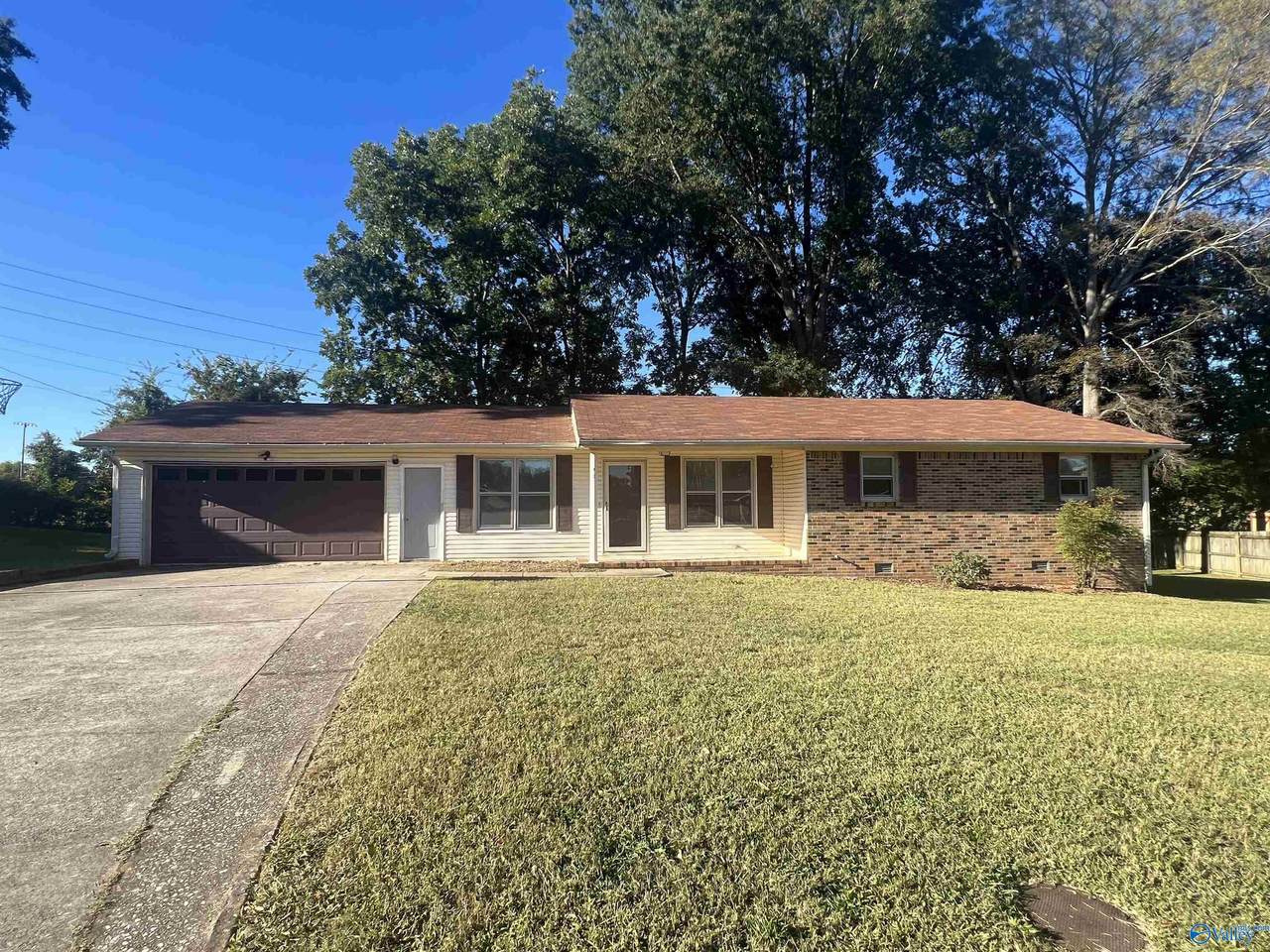 402 Wildwood Circle - Photo 1