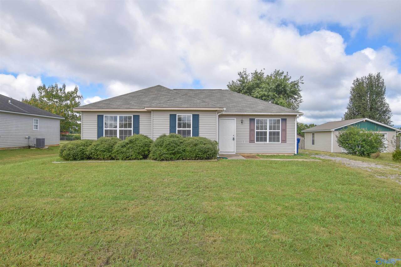 202 Travis Drive - Photo 1