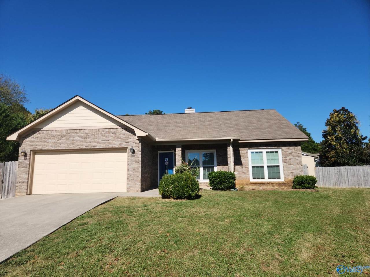 811 Halstead Court - Photo 1