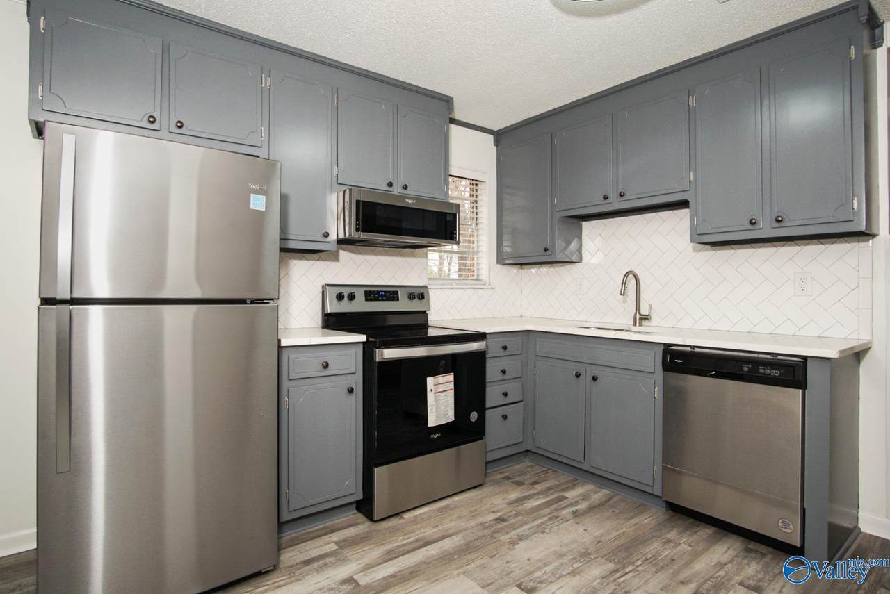2624 Thornhill Road - Photo 1