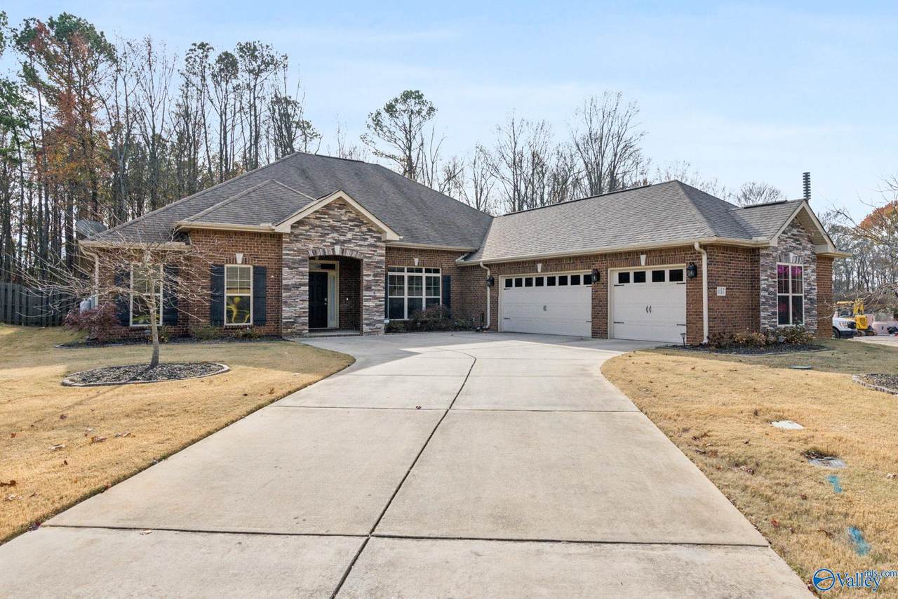 137 Chesnut Heath Court - Photo 1