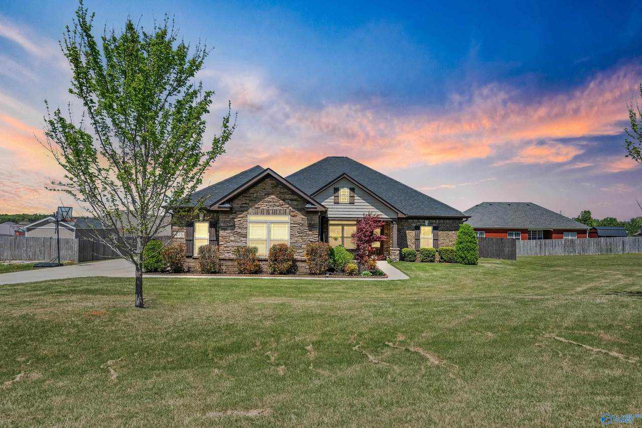 218 Southern Wind Drive - Photo 1
