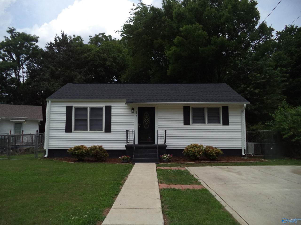 300 Plymouth Road - Photo 1