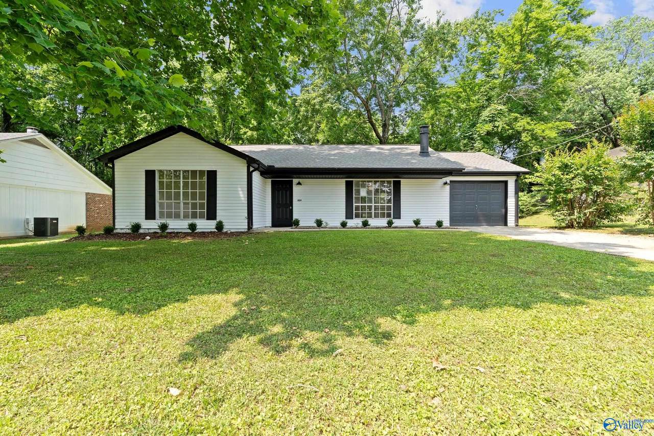 1009 Club View Drive - Photo 1