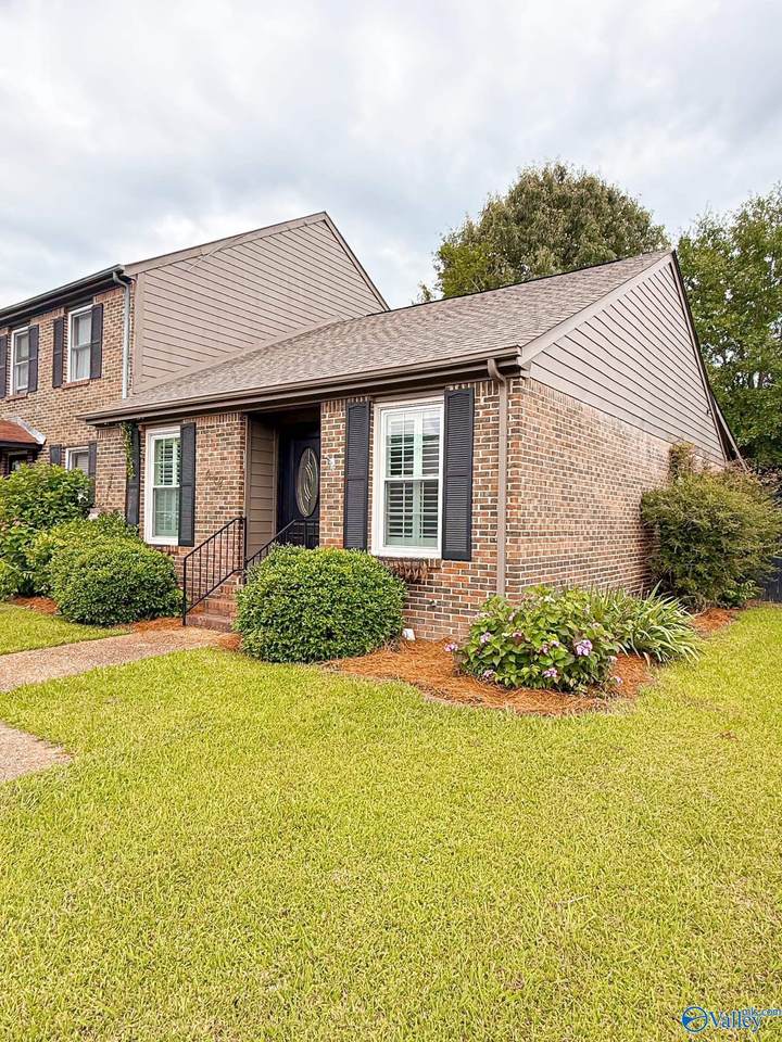 412 Lakepoint Drive - Photo 1