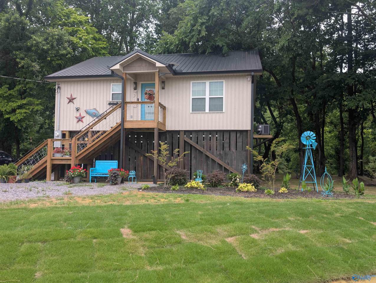 902 County Road 1042 - Photo 1